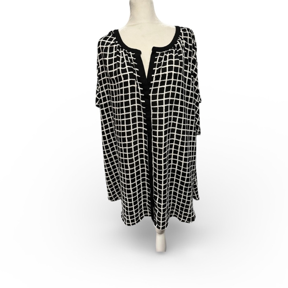 Love, Fire Black and White Patterned Top size 3X